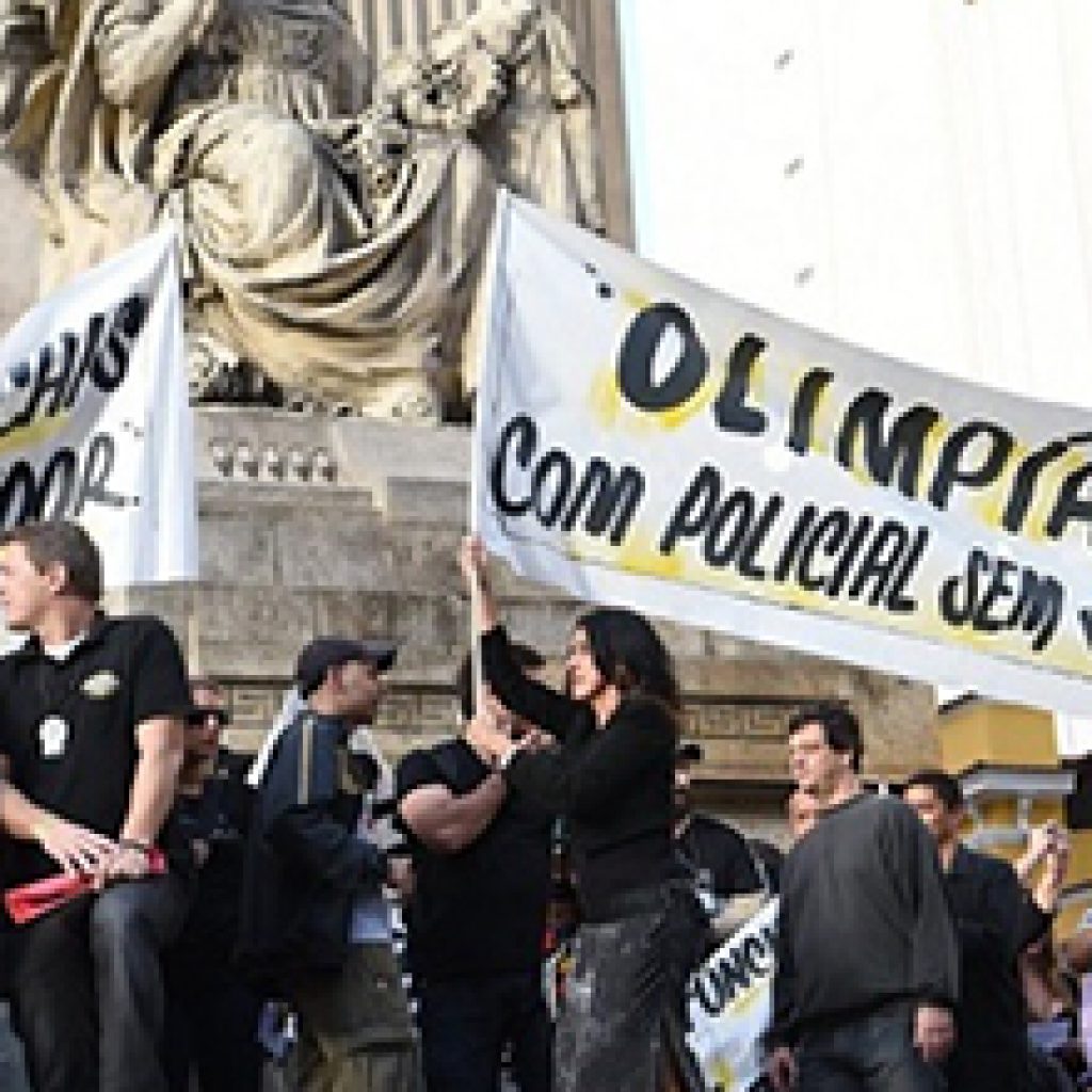 Brazil: Rio Polica Strike, Threaten Olympics