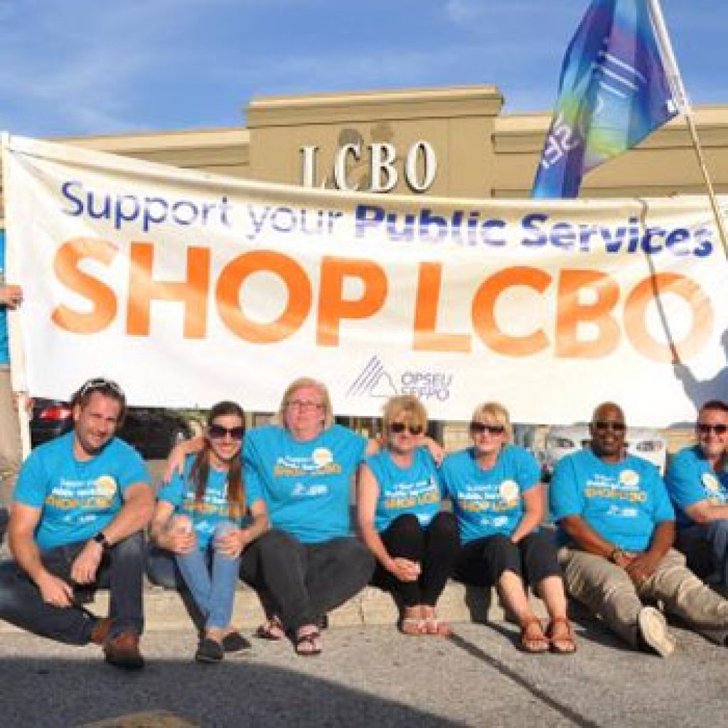 LCBO workers host two successful anti-privatization information pickets in Toronto