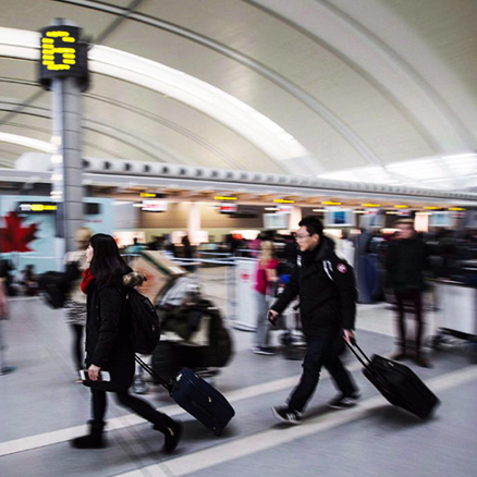 700 baggage handlers, ground crew at Pearson Airport on strike