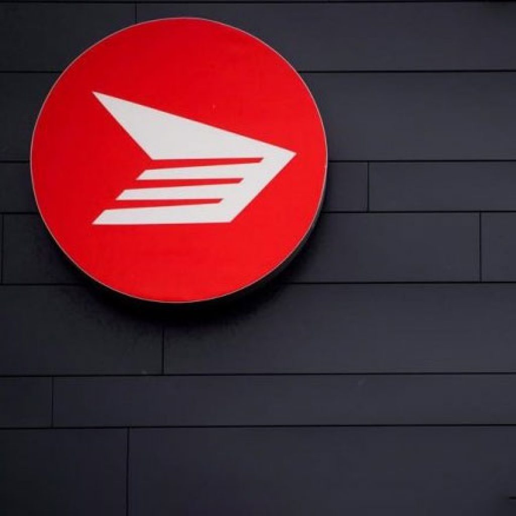 Arbitrator awards rural Canada Post carriers pay hike of up to 25 per cent