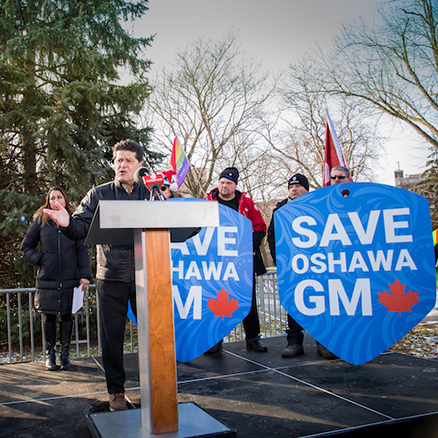 Workers rally to save Oshawa GM plant