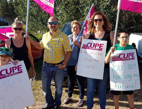 Protesters picket Sask Party AGM