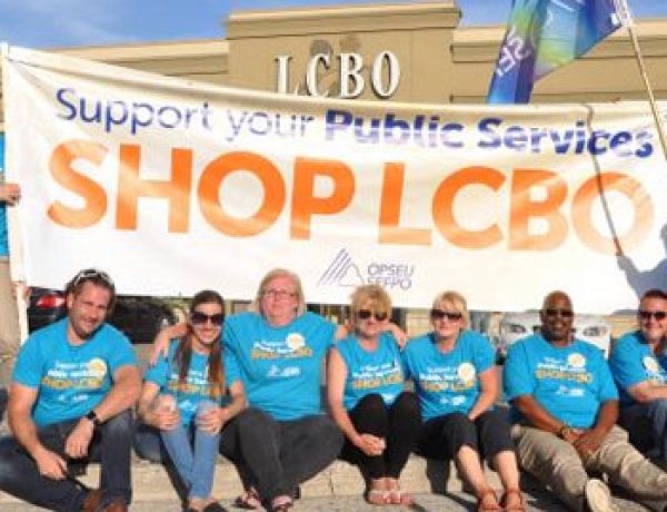 LCBO workers host two successful anti-privatization information pickets in Toronto